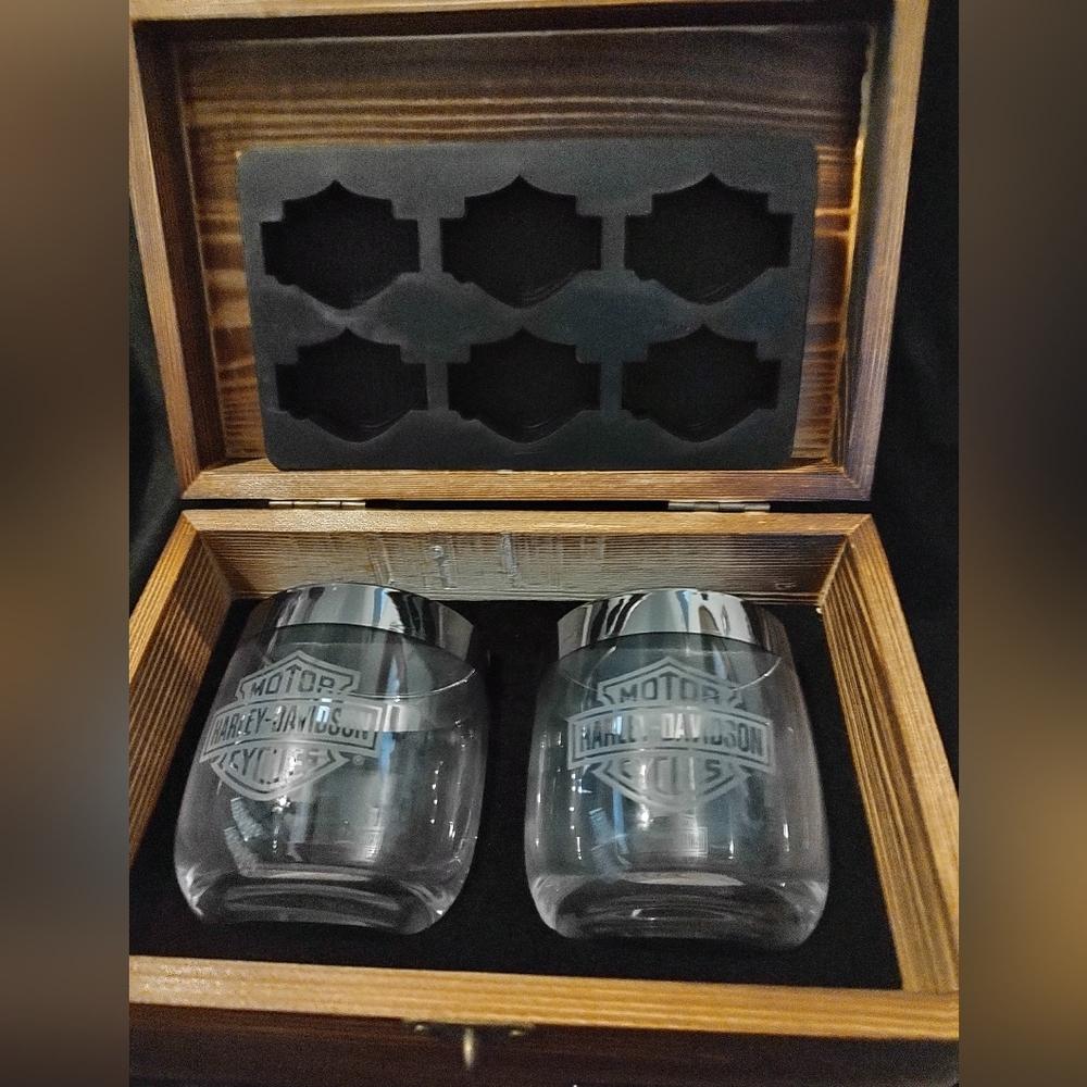 Harley-Davidson Black and Silver Whiskey Glass Set